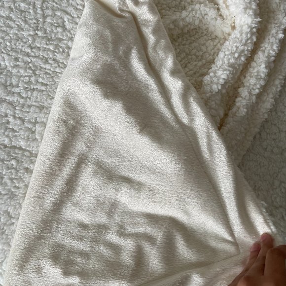 Full Size Ivory/Off-White Sherpa Comforter - Picture 8 of 10